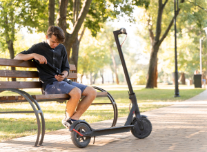 sitting-man-ride-by-ipakket